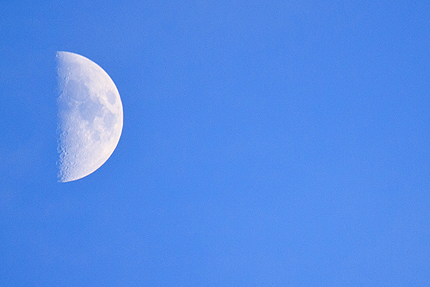 2012_0822moon.jpg